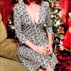 Diane Von Furstenberg wrap dress SIZE 2 Vintage